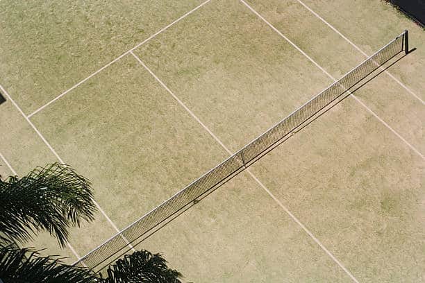 Constructeur Court de Tennis en Béton Poreux à Nice : Quelles Recommandations pour l’Équipement Complémentaire ?