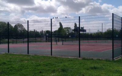 Construction court de tennis à Paris : Quels sont les avantages pour service tennis d’utiliser des courts de tennis avec surface en acrylique ?