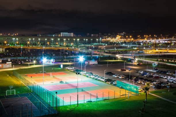 La construction d'un terrain de tennis à Paris offre de nombreuses possibilités de personnalisation pour répondre à vos besoins et à vos