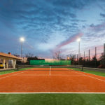 le coût de construction d'un terrain de tennis à Paris varie largement. Les terrains standards peuvent coûter entre 40 000 et 100 000 euros