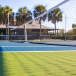 La construction d'un terrain de tennis est un investissement significatif, que ce soit pour un particulier passionné de tennis ou pour