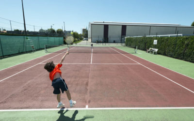 Comment assurer une bonne visibilité nocturne pour les joueurs sur votre court de tennis ?