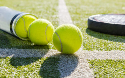 Construction terrain de tennis en gazon synthétique Toulon : Service Tennis propose-t-il des solutions pour améliorer la visibilité des balles sur le terrain ?