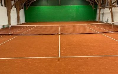 Constructeur de Court de Tennis à Antibes dans les Alpes Maritimes : Différences dans la Conception pour Joueurs Professionnels et Amateurs