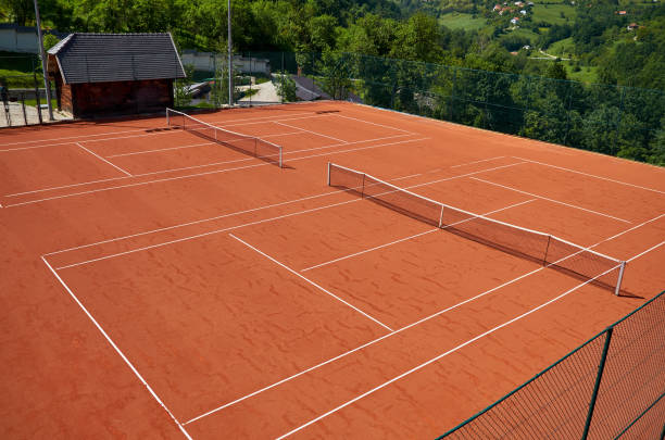 La réfection de courts de tennis en béton poreux à Grasse s'adresse à une variété de bénéficiaires, qu'il s'agisse de clubs de tennis, de collectivités locales ou de particuliers.