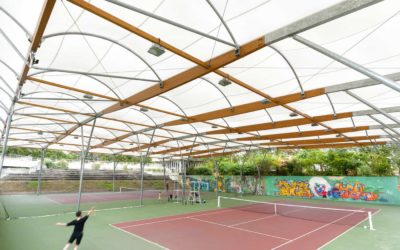 Construction courts tennis à Marseille: : Les Avantages d’un Court de Tennis Couvert pour les Maisons d’Hôtes
