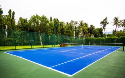 Les exigences acoustiques dans la construction de courts de tennis à Marseille pour les propriétés de luxe : Une harmonie sonore dans l&rsquo;élégance architecturale