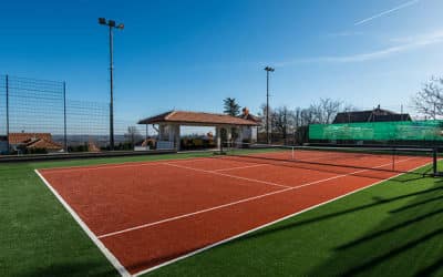 Construction de Courts de Tennis à Marseille : Implications Juridiques pour les Centres de Retraite Sportive