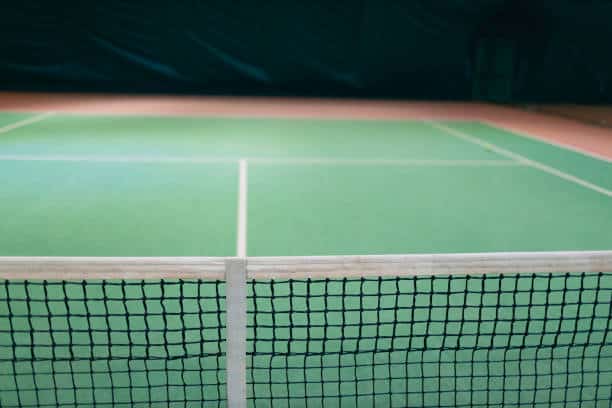 La réfection de courts de tennis en béton poreux à Grasse s'adresse à une variété de bénéficiaires, qu'il s'agisse de clubs de tennis, de collectivités locales ou de particuliers.