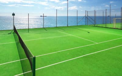 Assurer une Gestion Optimale de l’Eau sur un Court de Tennis en Gazon Synthétique à Nice, Alpes-Maritimes