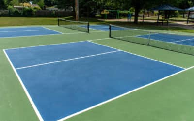Les Avantages des Revêtements de Surface Poreux Recommandés par Service Tennis pour les Centres de Bien-Être à Nice, le constructeur de terrains de tennis à Nice