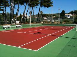 Les bienfaits du court de tennis à Toulon dans le Var pour la santé mentale