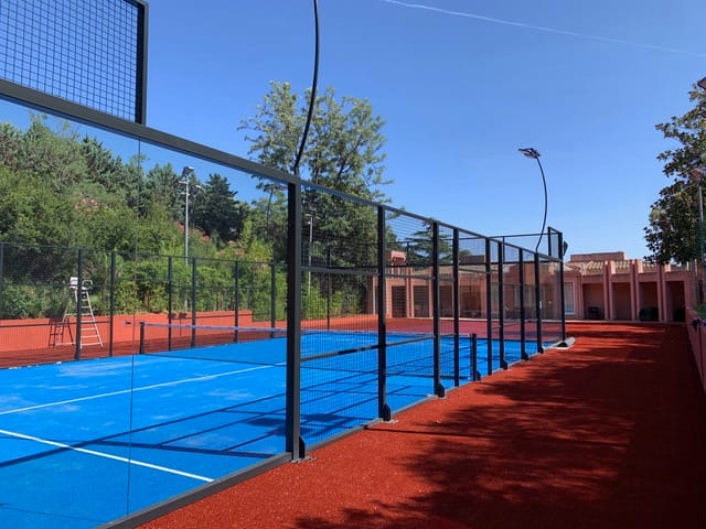construction de courts de tennis à Marseille
