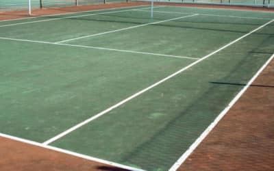 Équilibre entre technologie moderne et esthétique traditionnelle dans la construction d&rsquo;un court de tennis pour les hôtels de luxe à Toulon