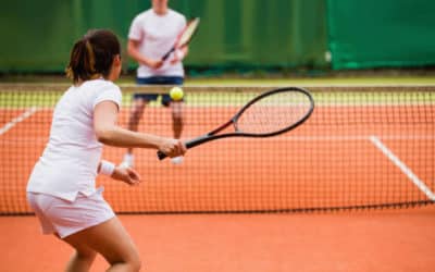 Construction d&rsquo;un court de tennis à Toulon pour une école primaire urbaine: Les défis à surmonter