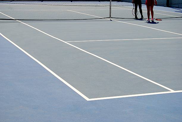 Un constructeur de court de tennis en gazon synthétique à Paris