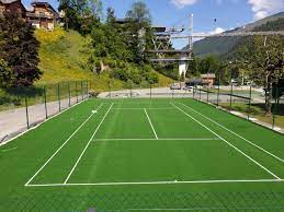 Constructeur court de tennis en gazon synthétique Nice dans les Alpes Maritimes pour Assurer la Sécurité
