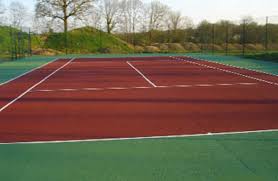 La Construction d’un Court de Tennis Inclusif à Toulon dans le Var