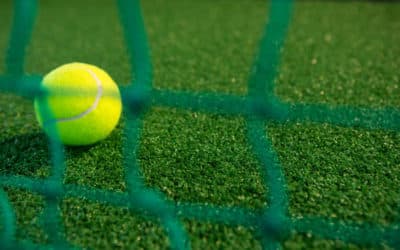 construction d&rsquo;un court de tennis à Marseille:  Prévoir des sièges confortables pour les spectateurs sur le court de tennis à Marseille
