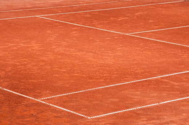 maintenance de terrain de tennis en terre battue à Marseille