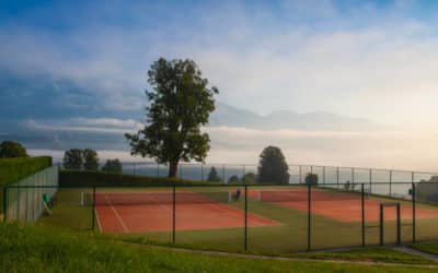 Quels sont les critères de sélection pour les entrepreneurs chargés de la construction d’un court de tennis à Aix en Provence dans les Bouches du Rhône pour les Hôtels cinq étoiles ?