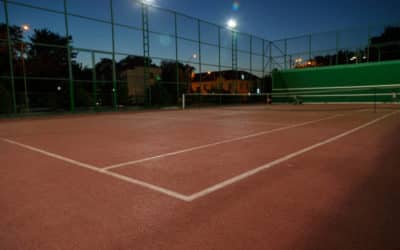 Avantages de l&rsquo;utilisation de matériaux locaux dans la construction d&rsquo;un court de tennis à Toulon dans le Var pour les hôtels de luxe