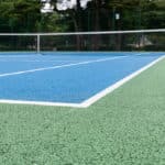 L'Entretien court de tennis en béton poreux à Saint Tropez met en lumière l'excellence dans la maintenance des terrains de tennis en béton