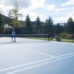 maintenance-court-de-tennis-en-beton-poreux-a-ramatuelle