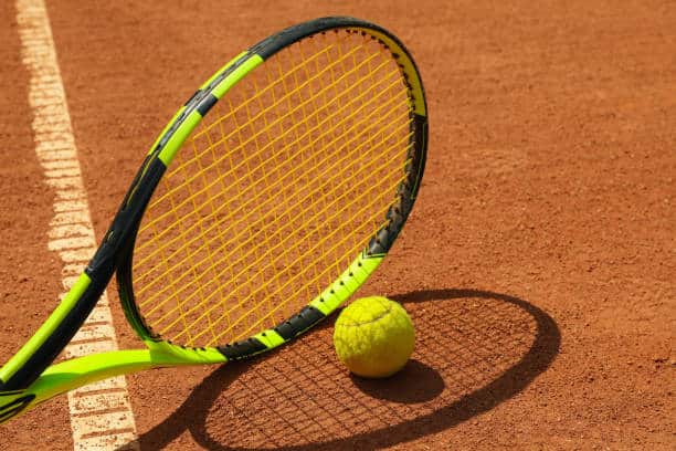 maintenance de terrain de tennis en terre battue à Marseille