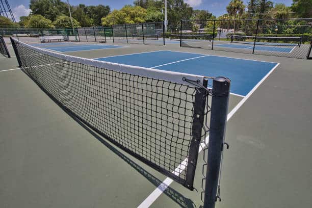 maintenance-terrain-de-tennis-en-beton-poreux-paris