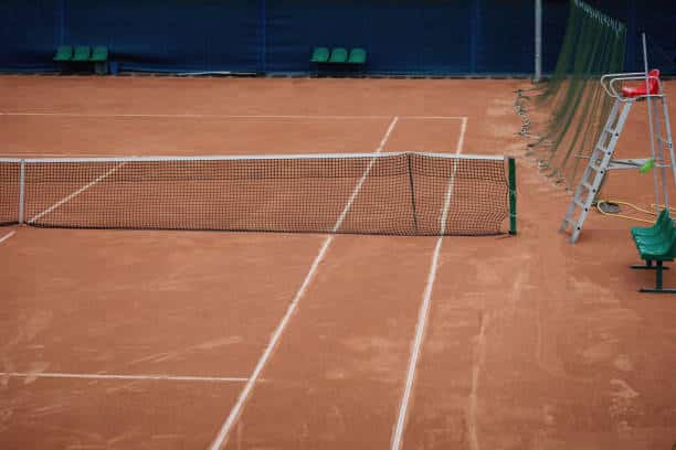 maintenance de terrain de tennis en terre battue à Marseille