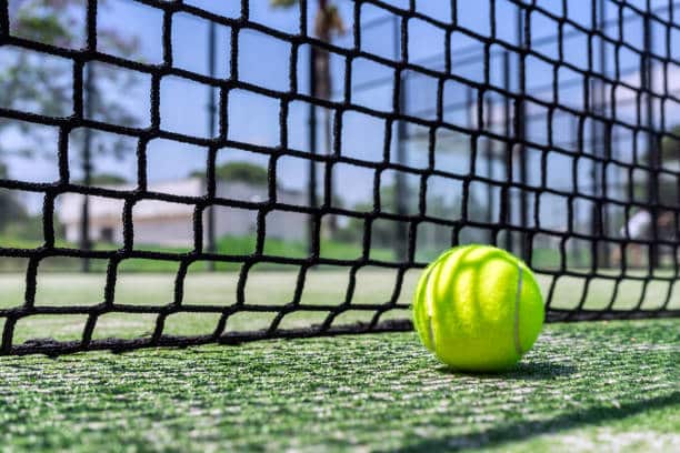 Construction d'un court de tennis à Toulon