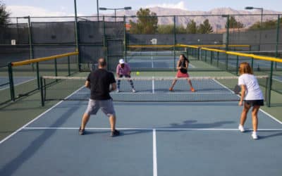 Comment évaluer les besoins des étudiants pour la construction de courts de tennis à Toulon pour les universités ?