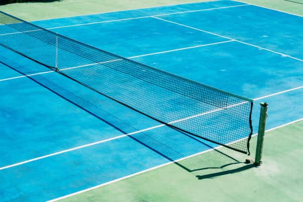 Entretien court de tennis en résine synthétique Paris