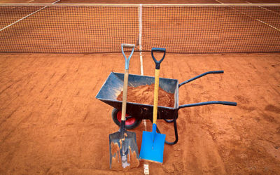 Pourquoi est-il important de vérifier la compatibilité des nouveaux matériaux avec les anciens lors de la Rénovation des courts de tennis à Lyon?