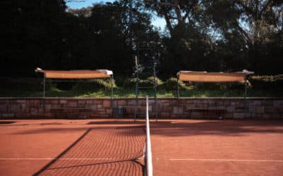 Construction de courts de Tennis à Marseille : Équipements de premiers secours essentiels près des courts de tennis dans un collège privé