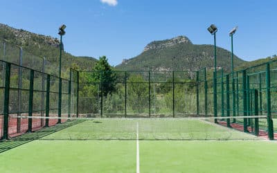L’Art de la Construction d’un Court de Tennis en Gazon Synthétique à Nice pour les Hôtels de Luxe