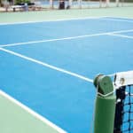 Entretien court de tennis en résine synthétique Paris