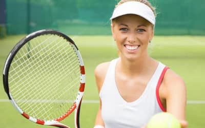 Quel âge doivent avoir les courts de tennis avant de nécessiter une rénovation par Service Tennis à Toulon ?