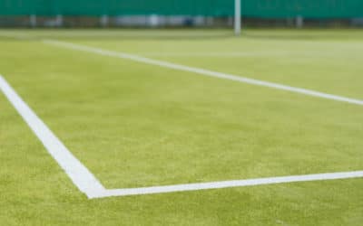 Les Défis de la Compatibilité du Sol pour les Courts de Tennis en Gazon Synthétique à Nice