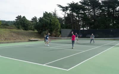 Comment la construction d’un court de tennis à Marseille dans les Bouches-du-Rhône pour les hôtels de luxe peut-elle être utilisée comme un levier pour augmenter la durée moyenne des séjours des clients?