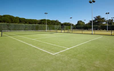 Construction d&rsquo;un court de tennis en gazon synthétique à Nice: Considérations de sécurité essentielles pour la construction d&rsquo;un court de tennis en gazon synthétique à Nice dans les Alpes Maritimes