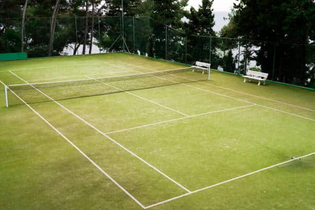 Constructeur de courts de tennis en gazon synthétique à Nice: