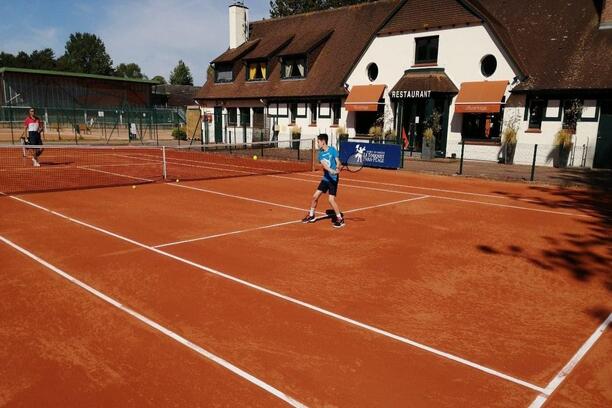 Réussir la Réfection d&rsquo;un Court de Tennis à Saint-Raphaël: Une Coordination Essentielle