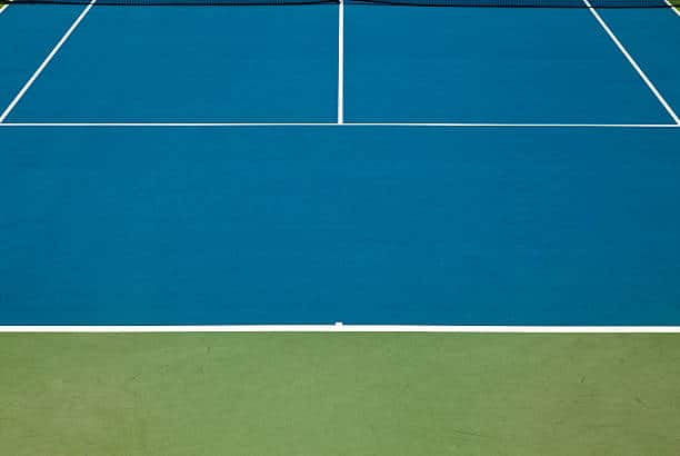 Construction d&rsquo;un Court de Tennis en Résine Synthétique à Fréjus par Service Tennis avec sa longévité et sa qualité de jeu