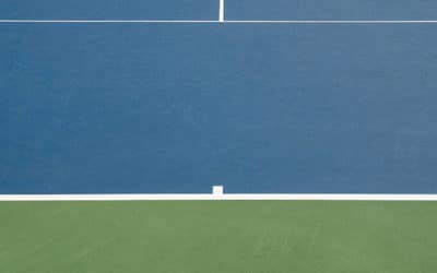 La Construction d&rsquo;un Court de Tennis en Résine Synthétique à Fréjus par Service Tennis pour améliorer la valeur de leur propriété