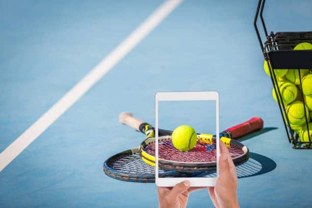 Construction d&rsquo;un Court de Tennis en Résine Synthétique à Fréjus par Service Tennis pour les besoins spécifiques des propriétaires