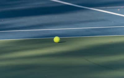 Construction d&rsquo;un Court de Tennis en Résine Synthétique à Fréjus par Service Tennis et la qualité de ces installations sportives