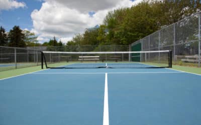 Construction d&rsquo;un Court de Tennis en Résine Synthétique à Fréjus par Service Tennis et Pourquoi est-il crucial d&rsquo;avoir une base solide pour la construction d&rsquo;un court de tennis en résine synthétique à Fréjus pour les villas ?