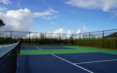 Construction d&rsquo;un Court de Tennis en Résine Synthétique à Fréjus par Service Tennis pour la sécurité et la performance des joueurs